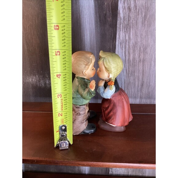 Napcoware Boy and girl kissing Figurine No. C-8502 - Picture 5 of 15